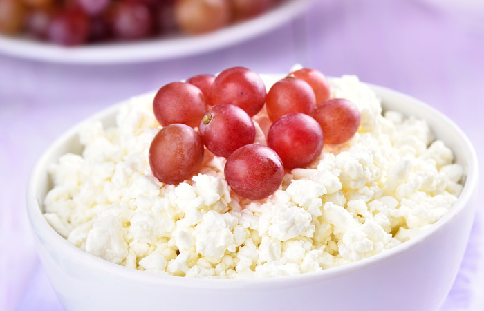 Cottage-Cheese-And-Grapes