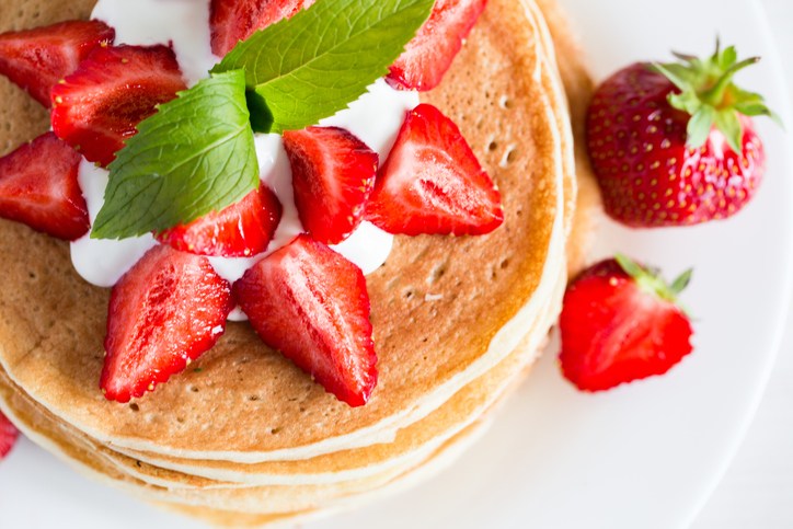 pancakes with strawberries