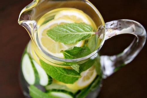 The Pros & Cons Of Detox Cleanses