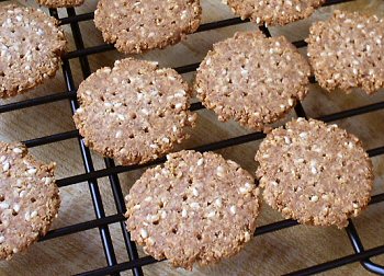 SESAME AND FLAX CRACKERS