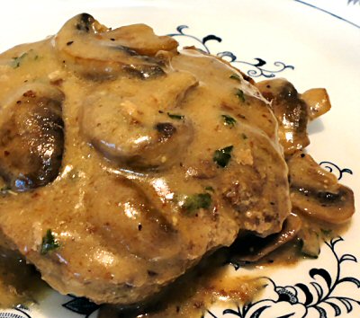 TURKEY BURGERS WITH MUSHROOM GRAVY