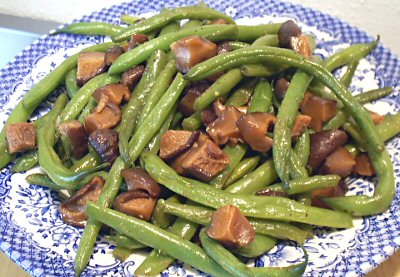 GREEN BEANS BRAISED WITH SHIITAKE MUSHROOMS