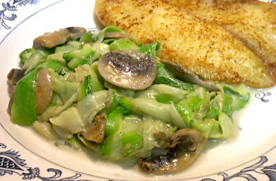 ZUCCHINI AND MUSHROOM ZOODLES