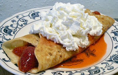 STRAWBERRIES AND CREAM CREPES