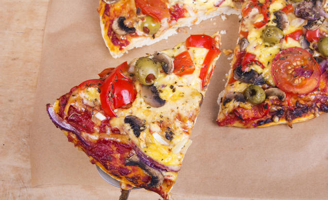 Make a healthy pizza to prevent weight gain