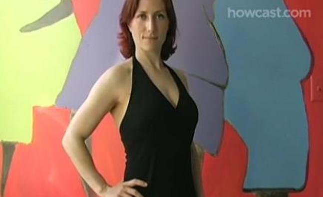 Video: How to look thinner in photographs