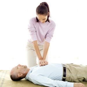 First aid steps to help heart attack victims at home