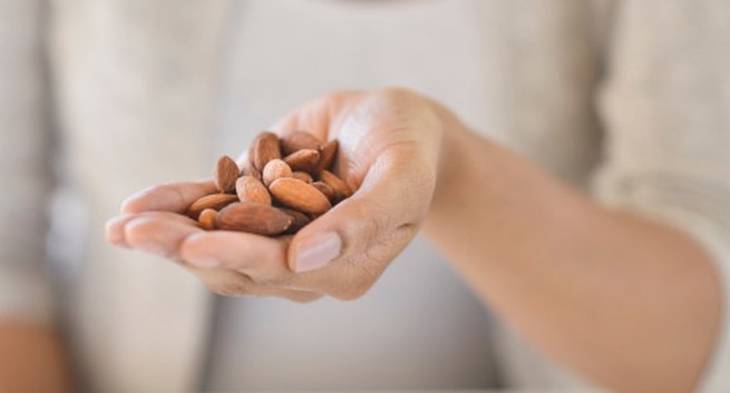 Weight Loss Tip #146– Slowly chew a handful of almonds or pine nuts to beat hunger pangs